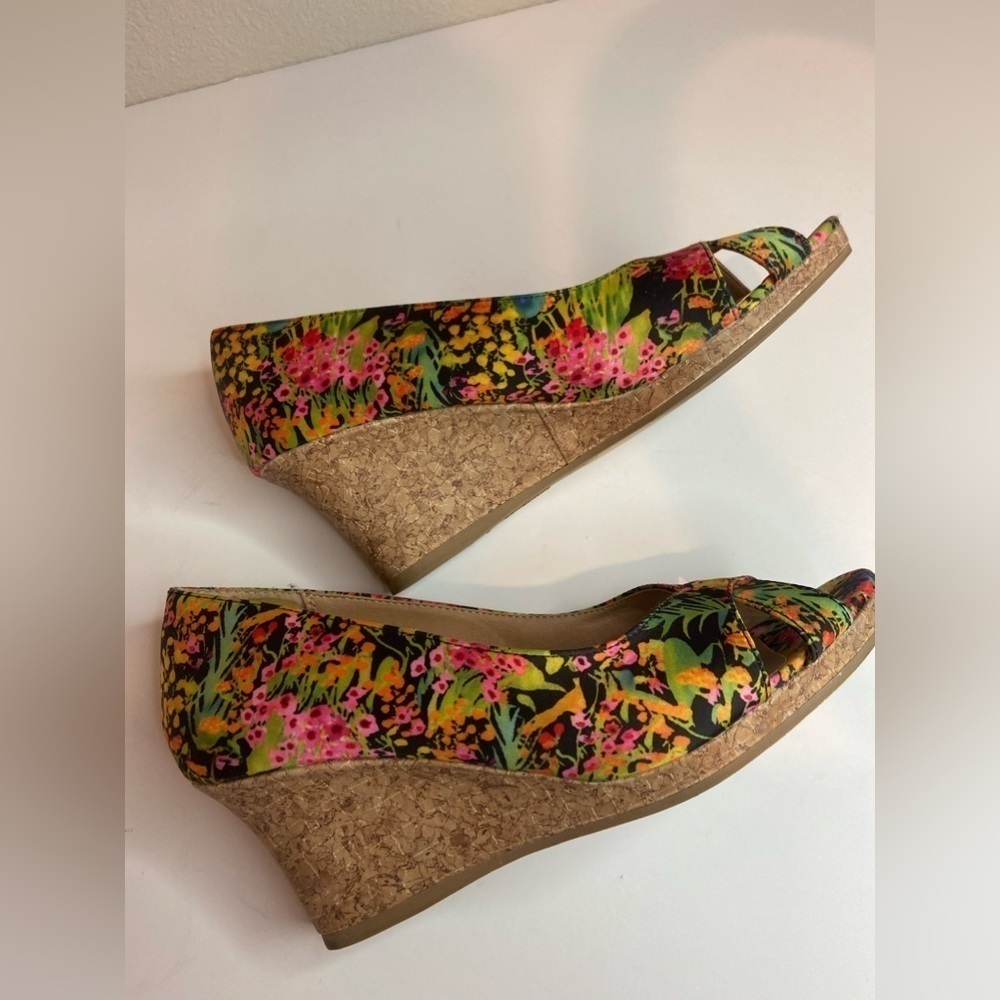 DexFlex Comfort~Vibrant Floral Criss Cross Open Toe Cork Wedge Shoes~Size 8.5 - Picture 7 of 15